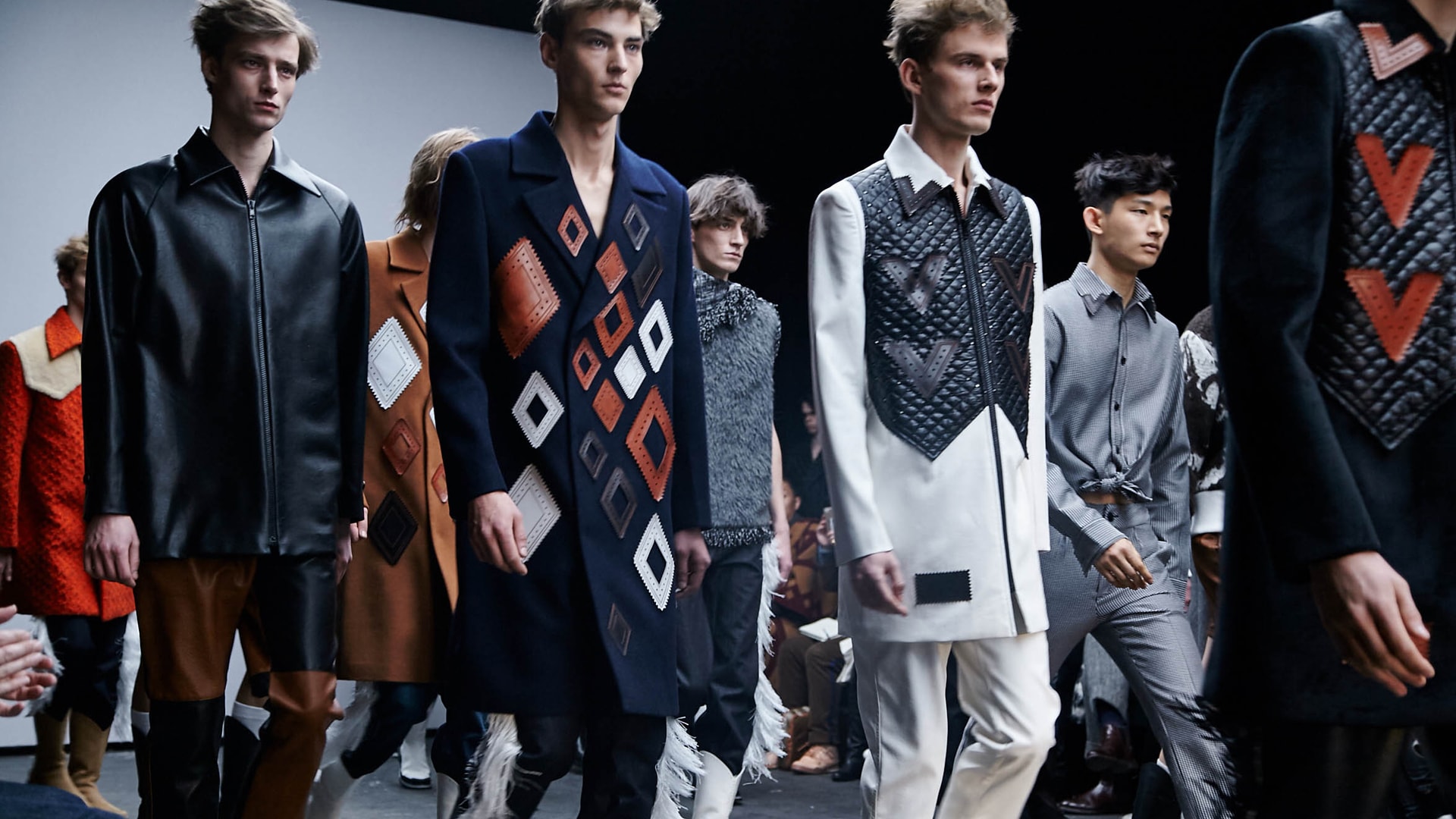 EXCLUSIVE : Louis Vuitton Takes Men's Fashion Show to China's