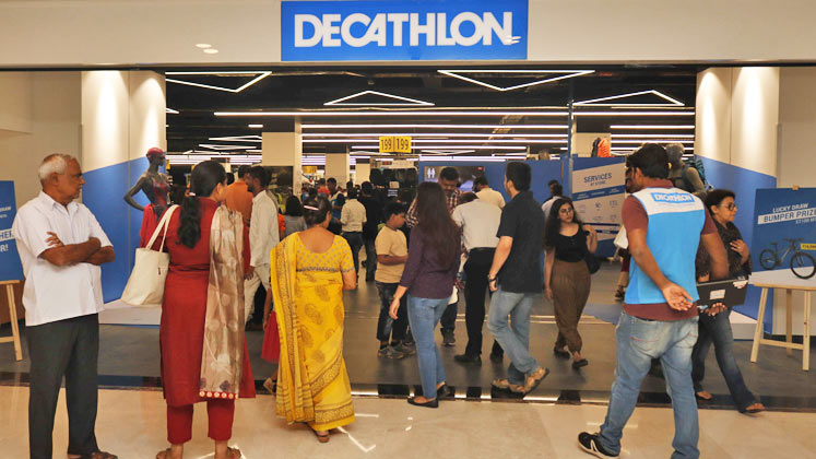 nike showroom in dlf mall of india