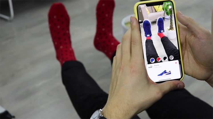 Burberry allows digital try-on with the introduction of AR shopping app |  Retail Tec News UK