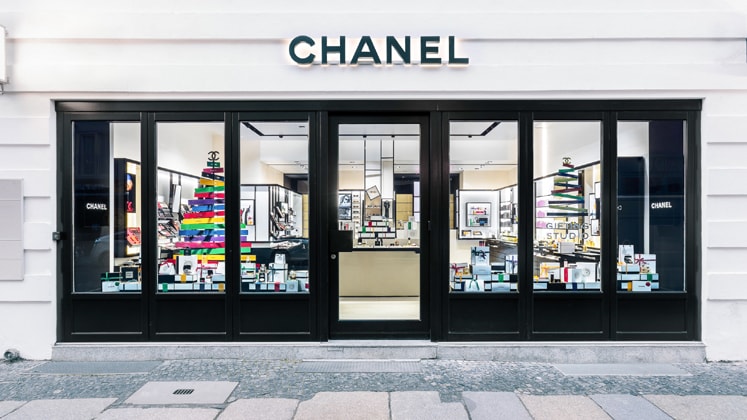 Luxury Fashion House Chanel To Produce Face Masks Fashion News Italy