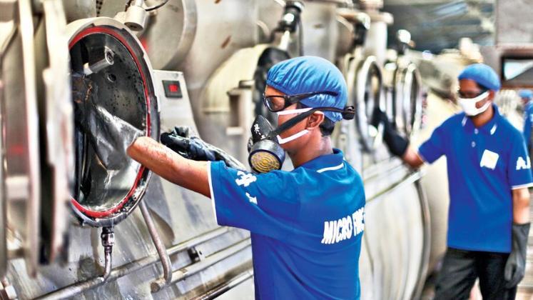 Bangladesh witnesses surge in industrial loan disbursements while capital machinery imports decline