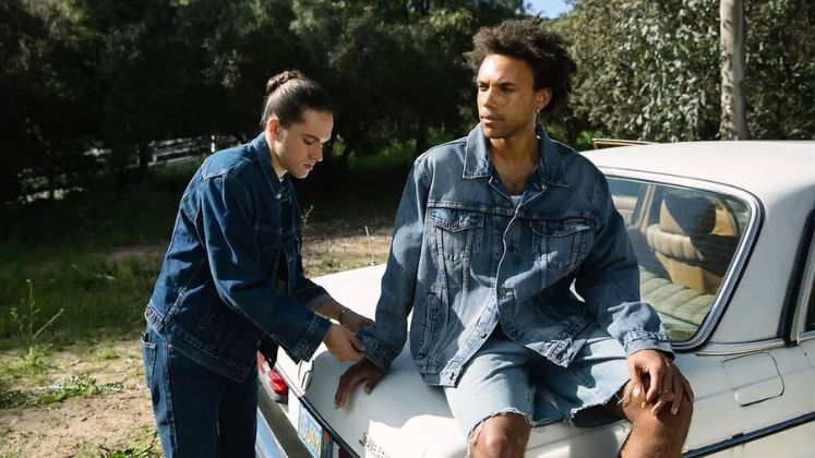 Levi's reports revenue just below expectations