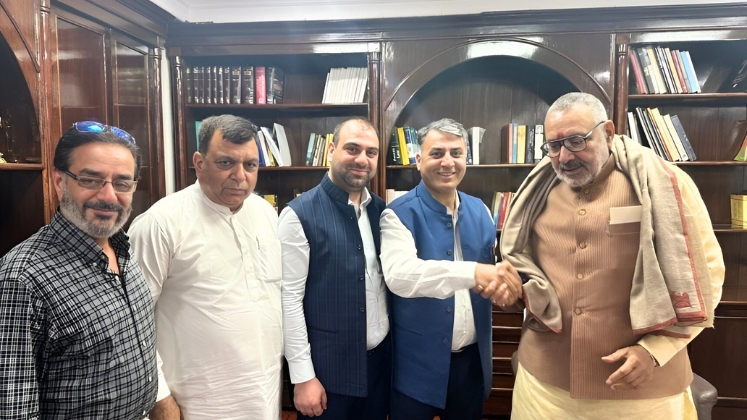 KCCI meets Textile Minister, seeks promotion for local handlooms and artisans