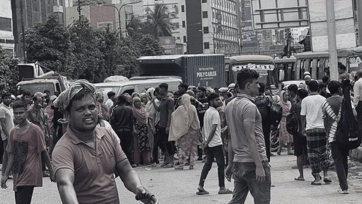 RMG workers block road in Kuril, causing traffic disruption | RMG Industry News