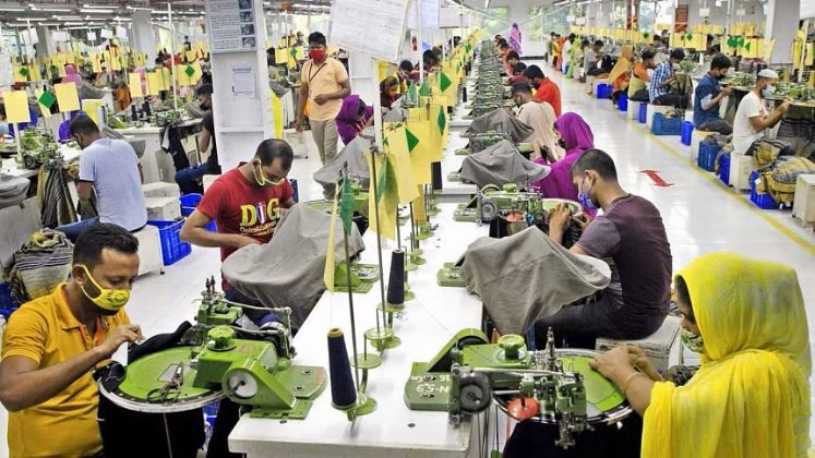 Bloomberg warns of potential US $ 2 billion decline in Bangladesh’s apparel exports this year | RMG Industry News
