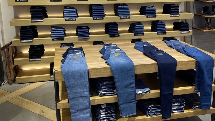 Kontoor Brands reports 1 per cent Q1 sales decline as wholesale slows | Kontoor Brands Updates