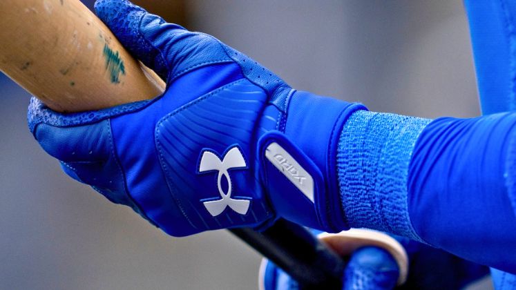 Under Armour expects decline in future sales despite improved Q4 results (1)