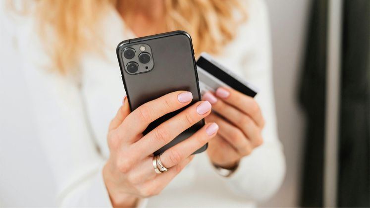 New e-commerce trends report says 60 pre cent of online shoppers in the UK want AI-driven tools | E- Commerce News
